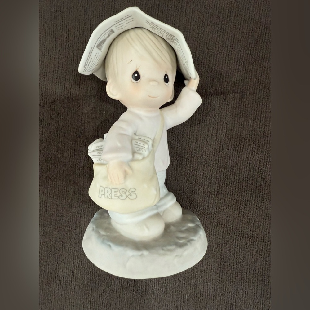 Precious Moments Porcelain Sending You Showers Of Blessings - Boy With Newspaper